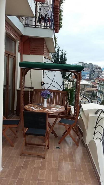 Apartment With Summer Terrace Batumi Habitación foto