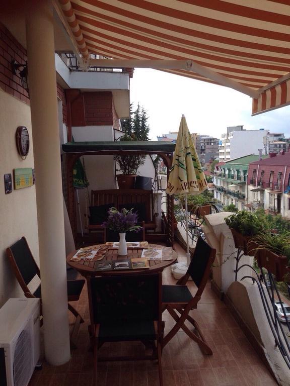 Apartment With Summer Terrace Batumi Habitación foto