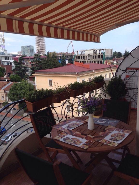 Apartment With Summer Terrace Batumi Habitación foto