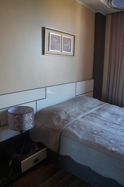 Apartment With Summer Terrace Batumi Habitación foto