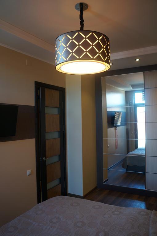 Apartment With Summer Terrace Batumi Habitación foto