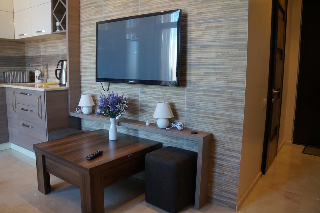 Apartment With Summer Terrace Batumi Habitación foto