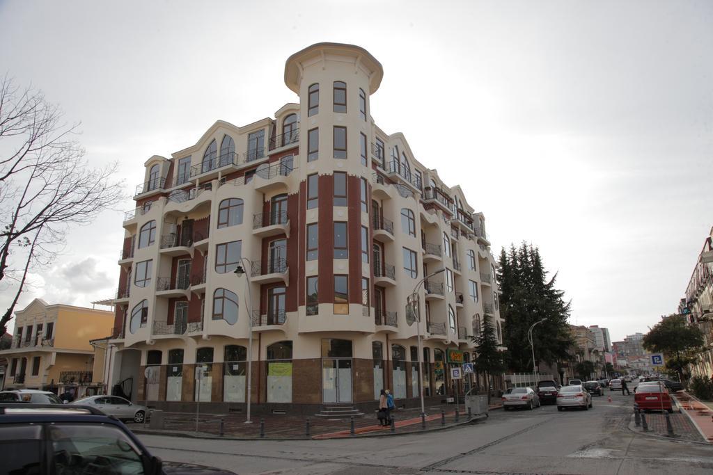 Apartment With Summer Terrace Batumi Habitación foto